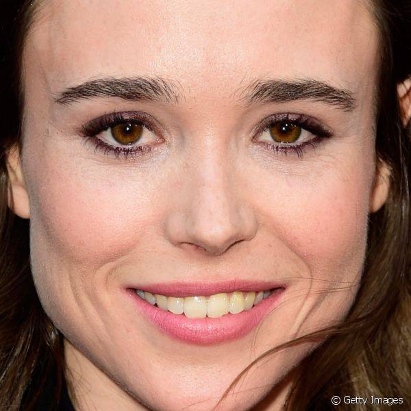 Ellen Page também fez uma maquiagem romântica e discreta para a première de 'Into the Forest'